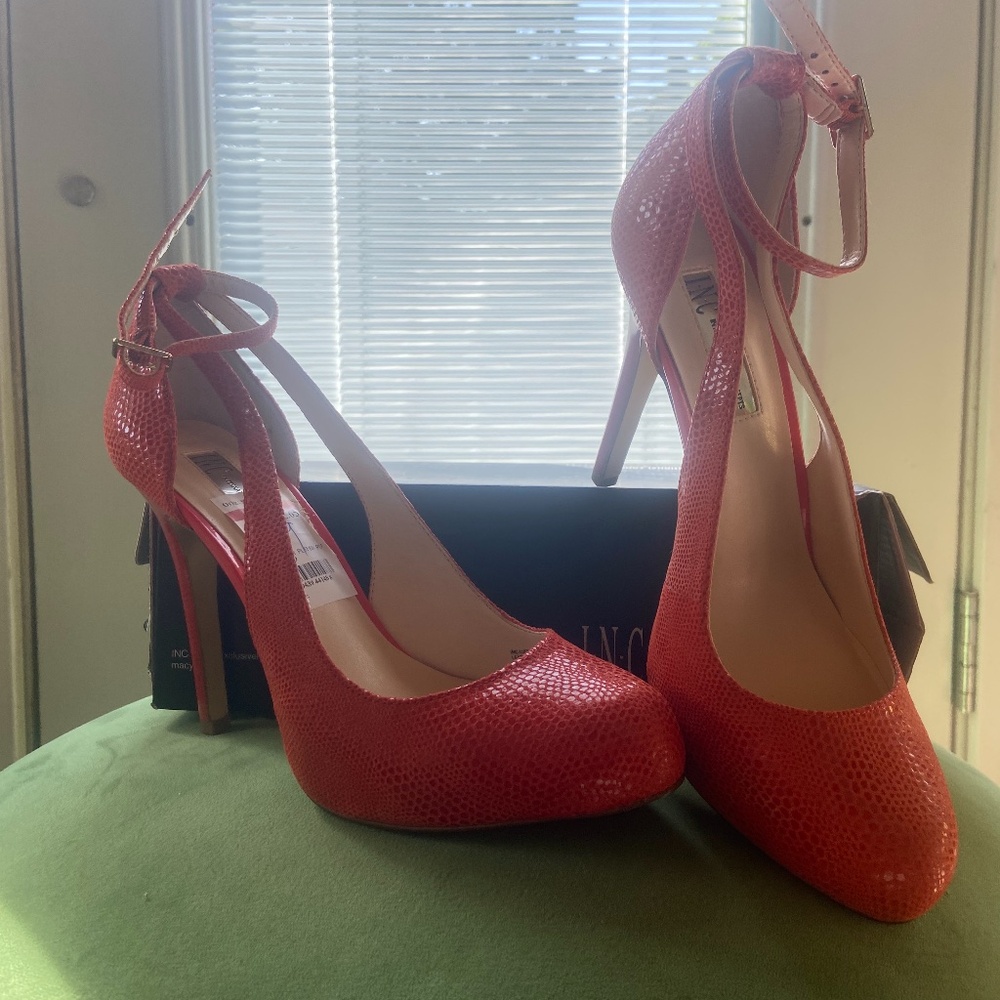 INC LUCEY ORANGE PUMP 9M